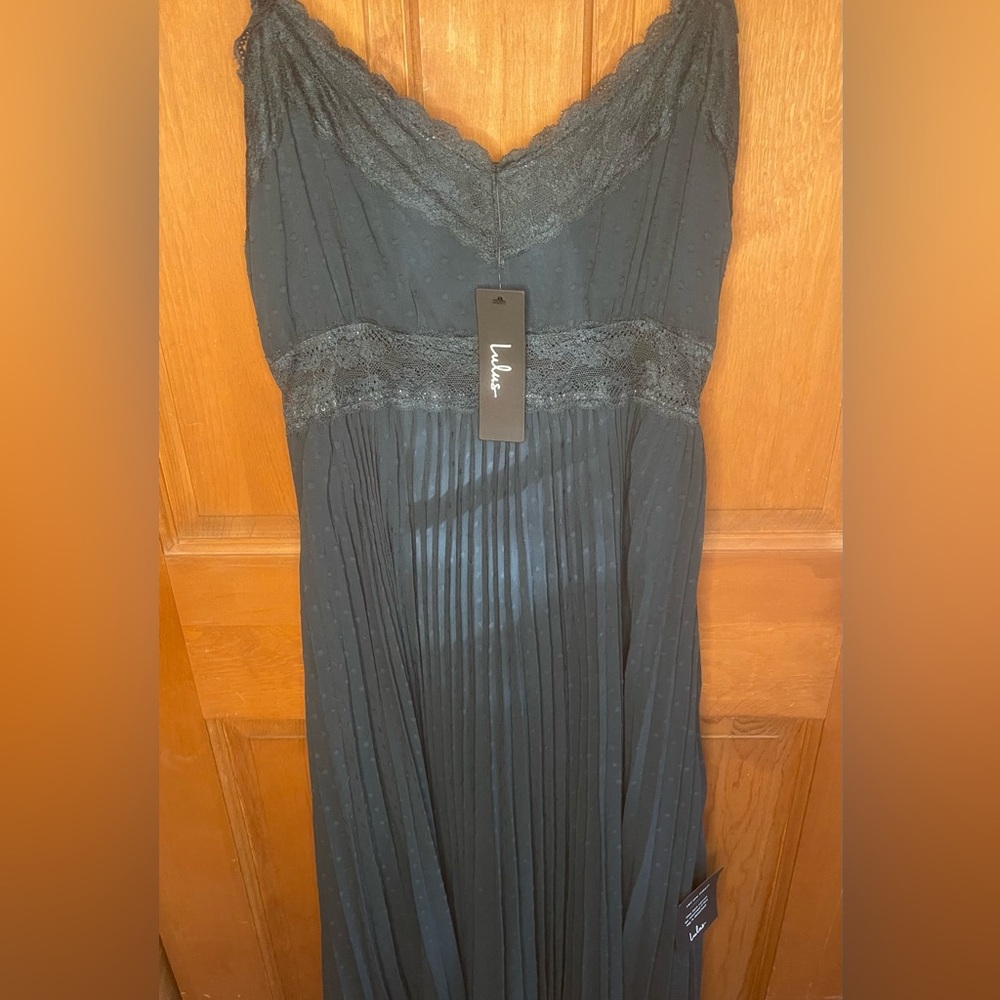 NEW WITH TAGS LULUS Cocktail Dress. Dark Green